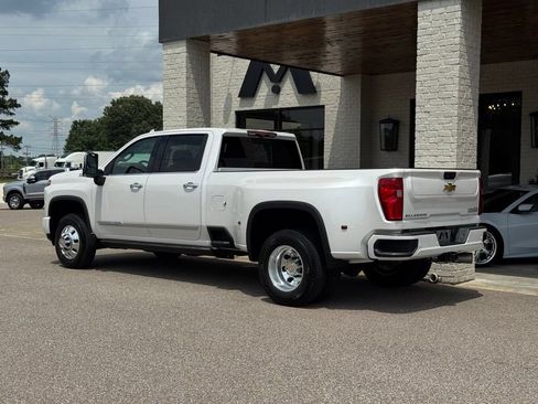 Used 2024 Chevrolet Silverado 3500 High Country w/ Technology Package AWD/4WD image 10