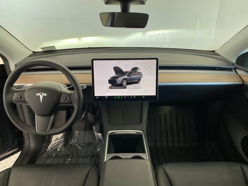 Used 2023 Tesla Model Y Long Range image 16