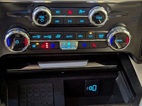 Used 2025 Ford F350 Platinum w/ Platinum Plus Package image 25