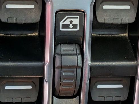 Used 2025 Jeep Wrangler Unlimited Rubicon w/ Convenience Group image 15