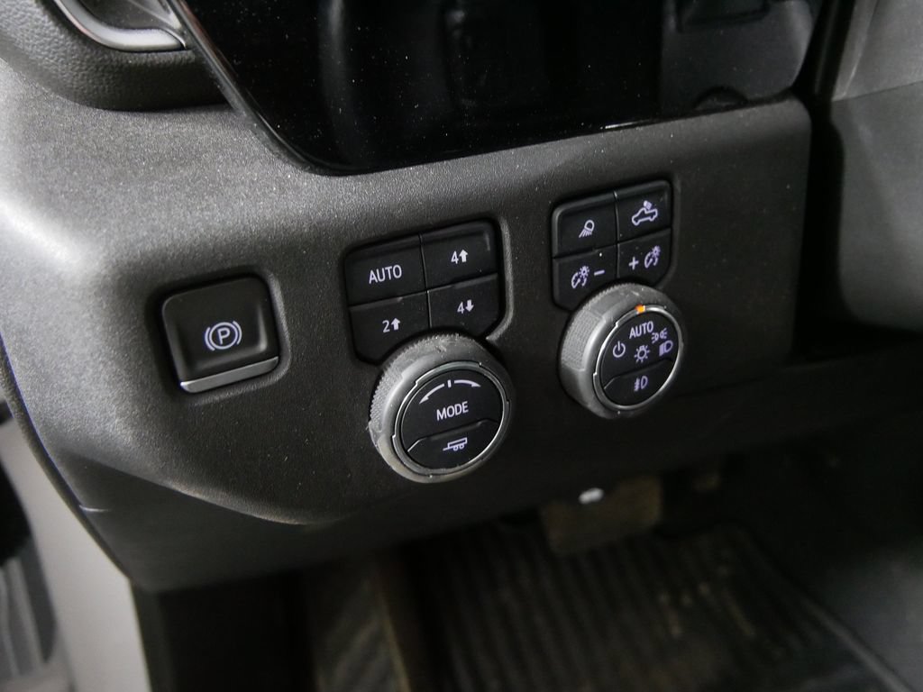 Used 2024 Chevrolet Silverado 1500 High Country w/ High Country Premium Package AWD/4WD image 19