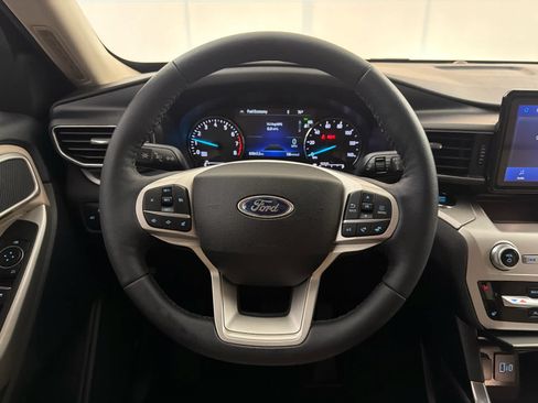 Used 2022 Ford Explorer XLT w/ Equipment Group 202A RWD image 18