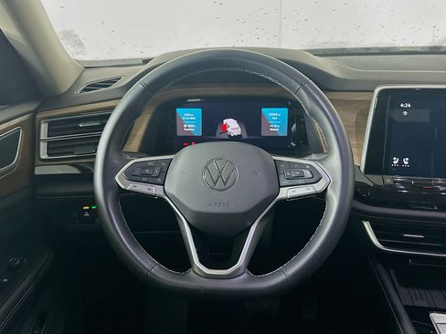 Used 2025 Volkswagen Atlas SE image 18