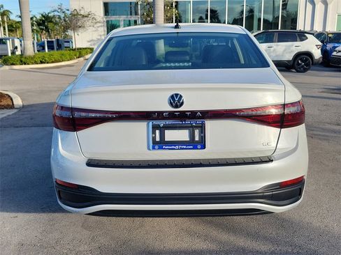 New 2026 Volkswagen Jetta SE image 4
