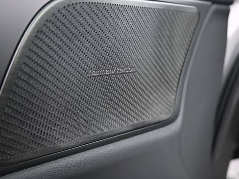 Used 2023 Volvo S60 B5 Plus w/ Climate Package image 27