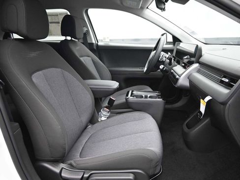 New 2025 Hyundai Ioniq 5 SE image 11