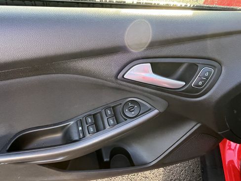 Used 2015 Ford Focus SE w/ Equipment Group 201A image 16