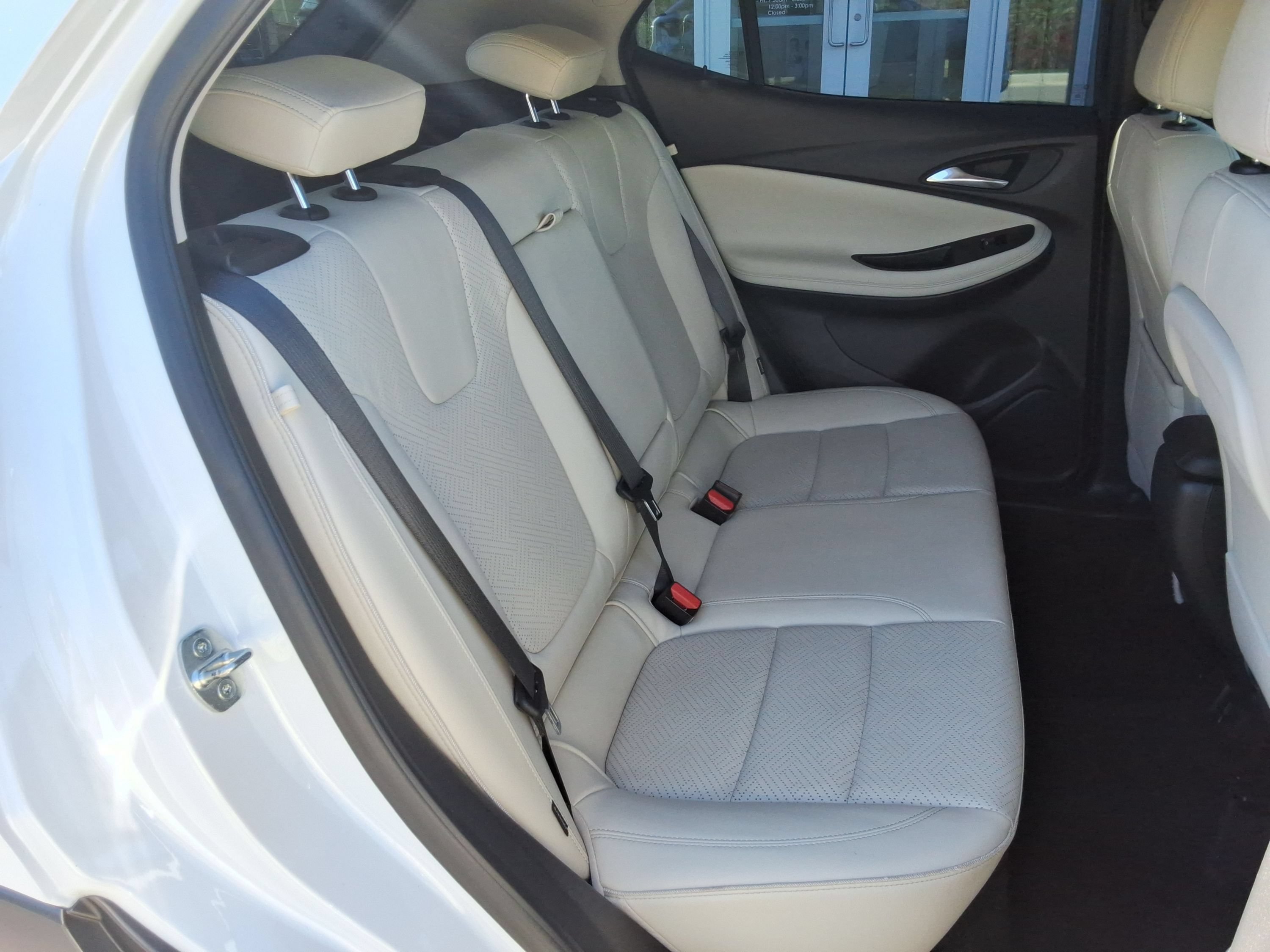 Used 2021 Buick Encore GX Essence AWD/4WD image 30