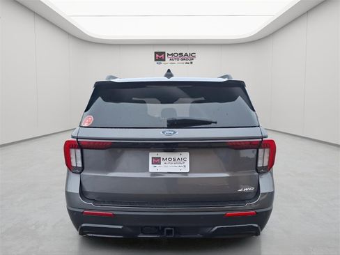 Used 2025 Ford Explorer ST-Line w/ ST-Line Street Pack image 6