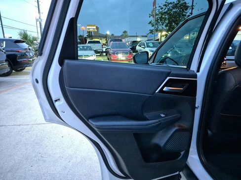 Used 2022 Mitsubishi Outlander SE FWD image 16