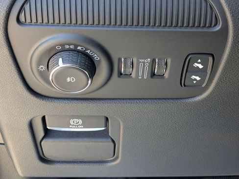 Used 2024 Jeep Wagoneer 4WD image 15