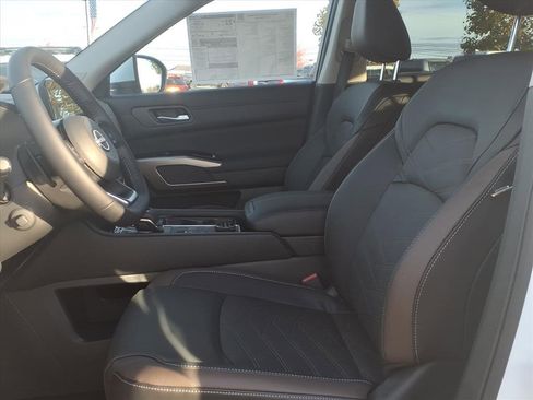 New 2025 Nissan Pathfinder Platinum w/ Cargo Package image 9