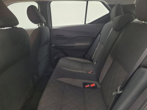 Used 2020 Nissan Kicks S image 18