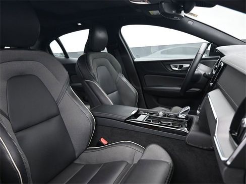 Used 2024 Volvo S60 T8 Ultimate image 35