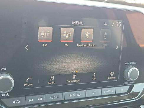Used 2025 Nissan Pathfinder SV FWD image 19
