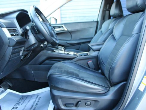 Used 2024 Mitsubishi Outlander SE Black Edition image 17