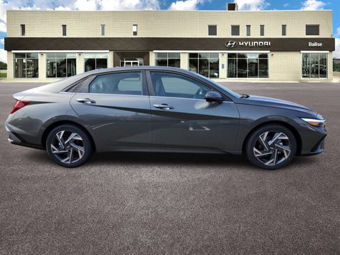 New 2026 Hyundai Elantra Limited FWD image 2