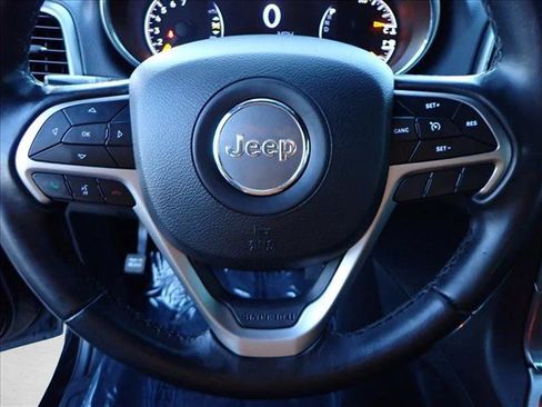 Used 2020 Jeep Grand Cherokee Laredo image 13