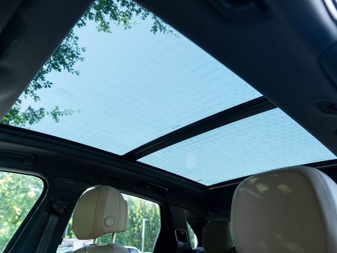 Certified 2025 Porsche Cayenne E-Hybrid w/ Premium Package Plus image 31