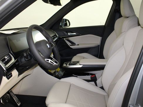 Used 2025 BMW X1 xDrive28i w/ Technology Package image 29