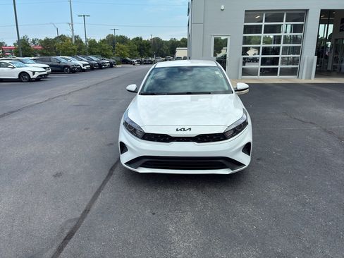 Used 2024 Kia Forte LXS FWD image 2