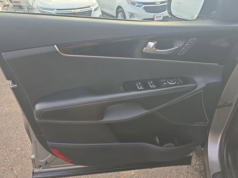 Used 2019 Kia Sorento SX image 26