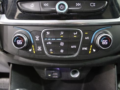 Used 2020 Chevrolet Traverse LT w/ LT Premium Package AWD/4WD image 37