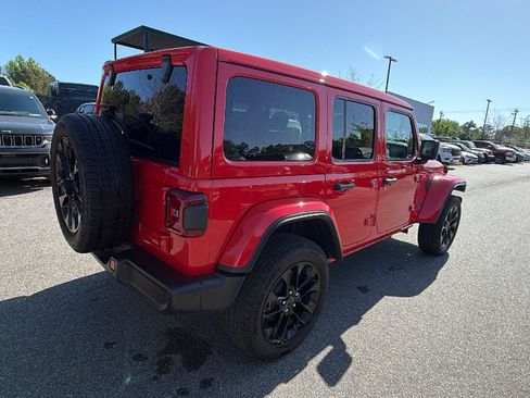 Used 2025 Jeep Wrangler Unlimited Sahara w/ Safety Group AWD/4WD image 8
