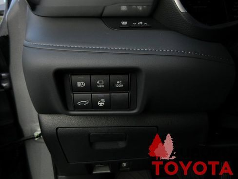 New 2026 Toyota Highlander Platinum image 12