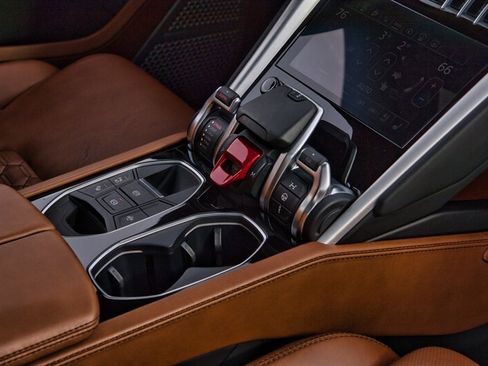 Used 2022 Lamborghini Urus AWD/4WD image 34