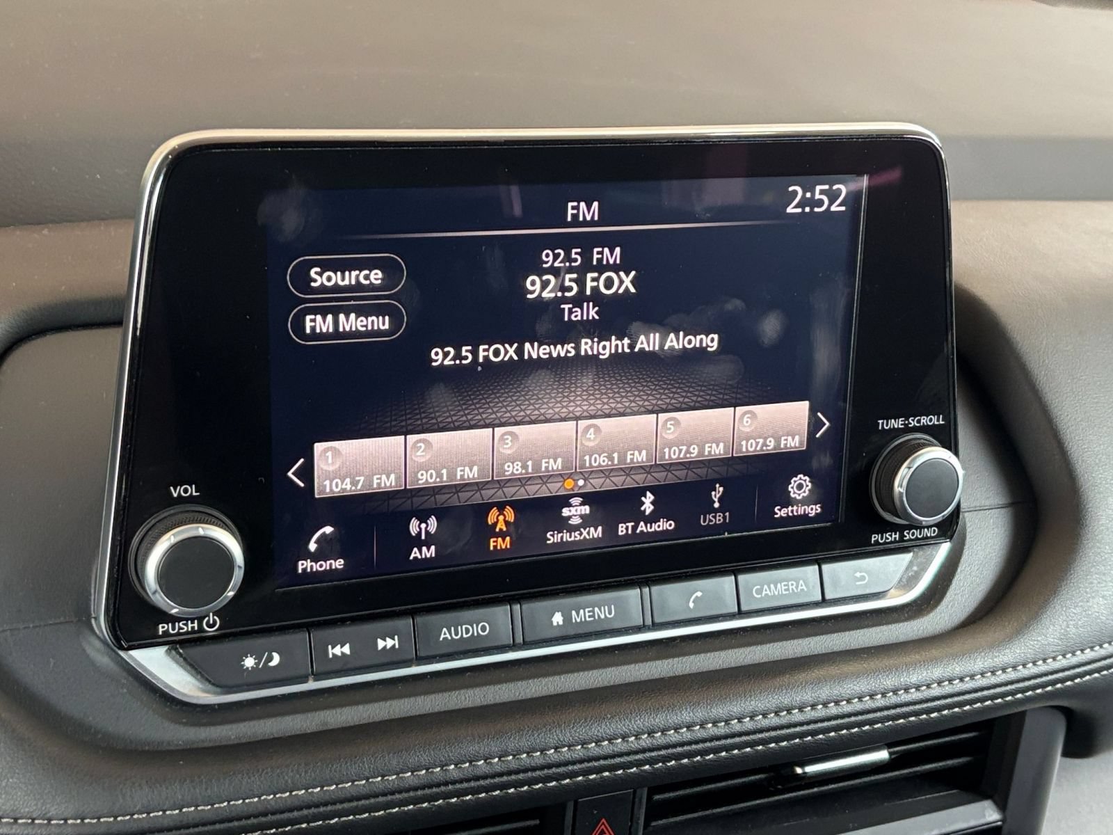 Used 2025 Nissan Rogue SV FWD image 19