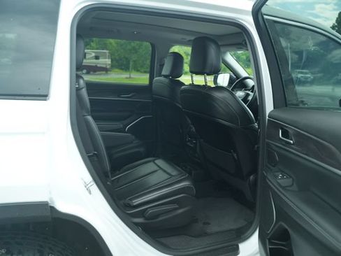 Used 2022 Jeep Grand Cherokee L Limited AWD/4WD image 23