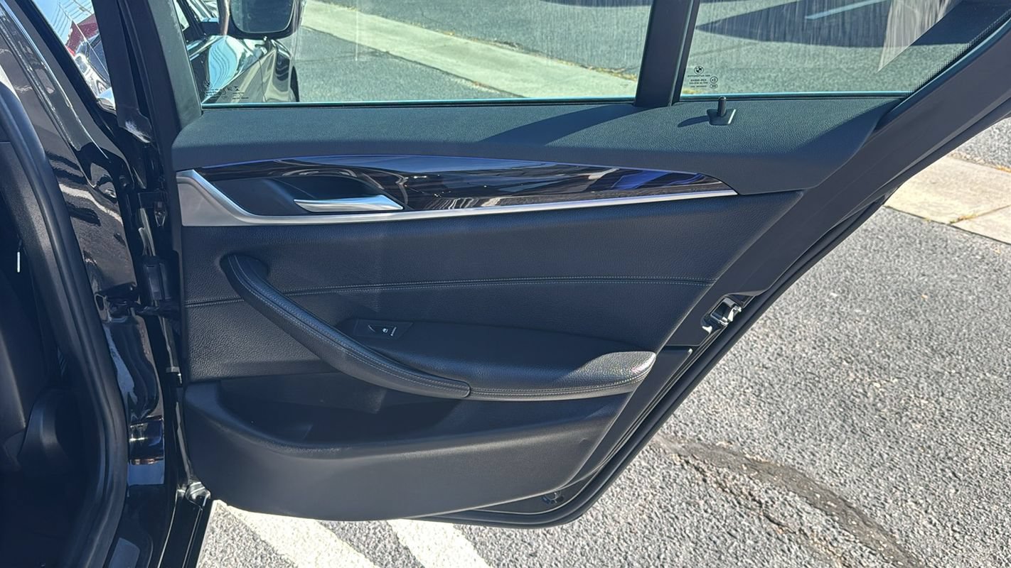 Used 2018 BMW 530i xDrive AWD/4WD image 16