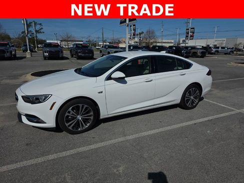 Used 2019 Buick Regal Essence w/ Sights and Sounds Package image 2