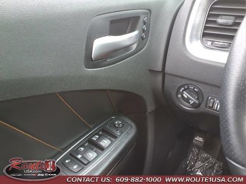 Used 2017 Dodge Charger R/T RWD image 28