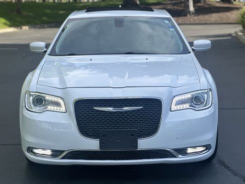 Used 2016 Chrysler 300 Limited RWD image 2