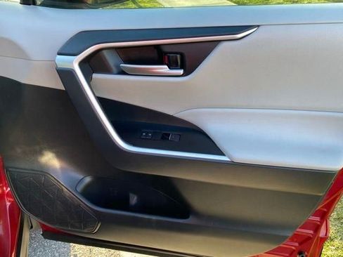 Used 2025 Toyota RAV4 XLE w/ Convenience Package image 18