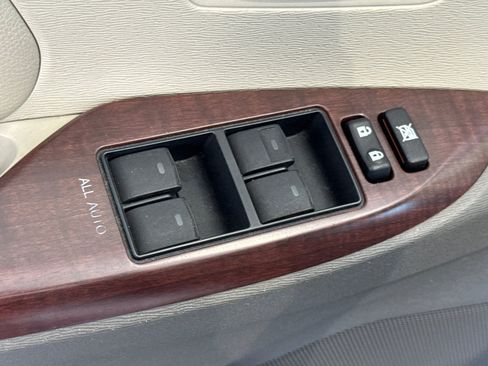 Used 2011 Toyota Sienna XLE FWD image 13