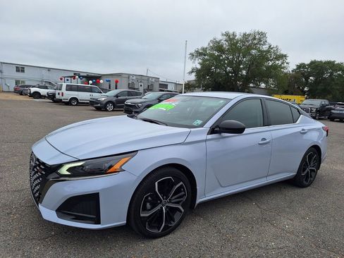 Used 2025 Nissan Altima 2.5 SR image 9