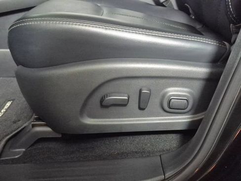 Used 2019 Nissan Pathfinder Platinum FWD image 17