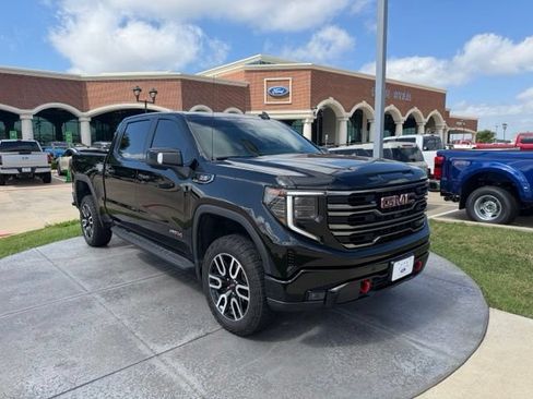 Used 2025 GMC Sierra 1500 AT4 w/ AT4 Premium Package AWD/4WD image 1