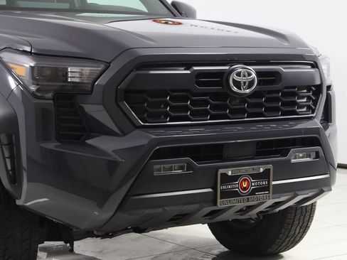 Used 2025 Toyota Tacoma TRD Off-Road image 38