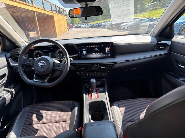Used 2025 Nissan Kicks SR AWD/4WD image 14