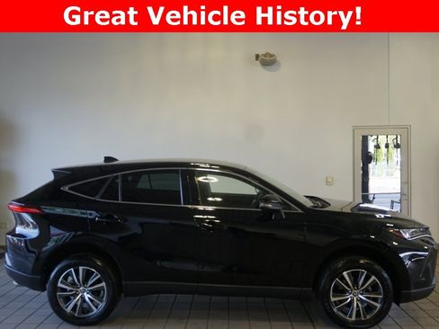 Certified 2022 Toyota Venza LE image 2