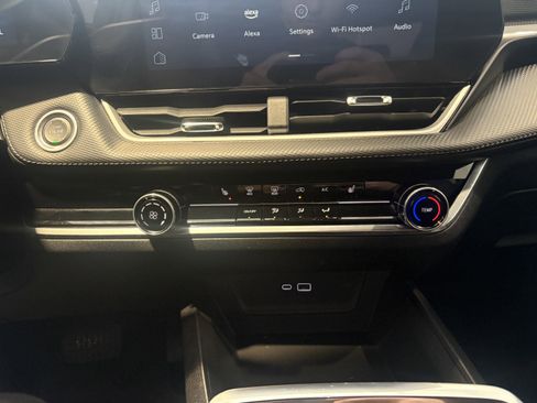 Used 2025 Chevrolet Equinox LT image 14