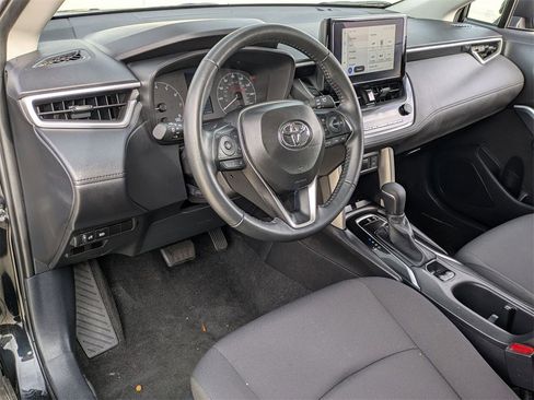 Used 2025 Toyota Corolla Cross LE image 14