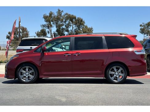 Used 2017 Toyota Sienna SE w/ SE Preferred Package FWD image 7