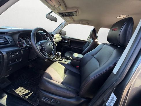 Used 2018 Toyota 4Runner TRD Off-Road Premium AWD/4WD image 11