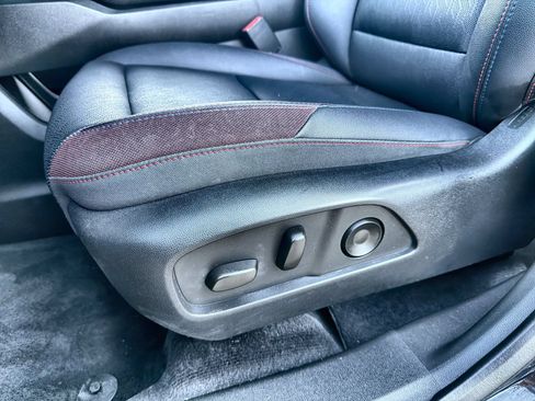Used 2025 Chevrolet Equinox RS FWD image 12