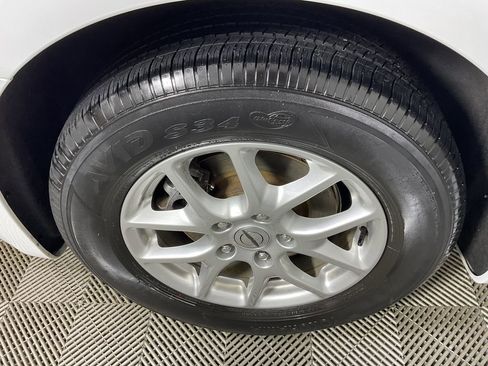 Used 2022 Chrysler Voyager LX image 10